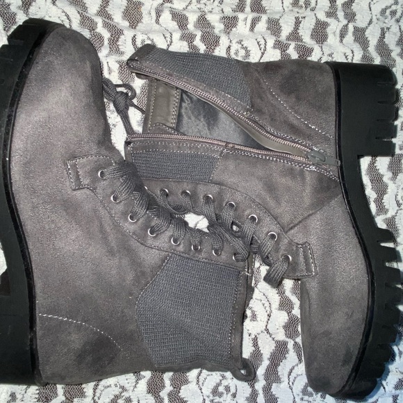 Gray boots - Picture 1 of 2